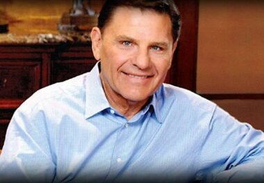 Kenneth Copeland Daily Devotional 3 August 2024: Let It Flow